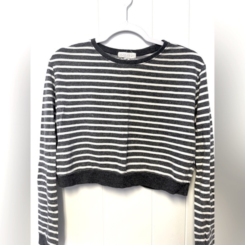 Forever 21 cropped sweater. Small. Grey and white stripes.